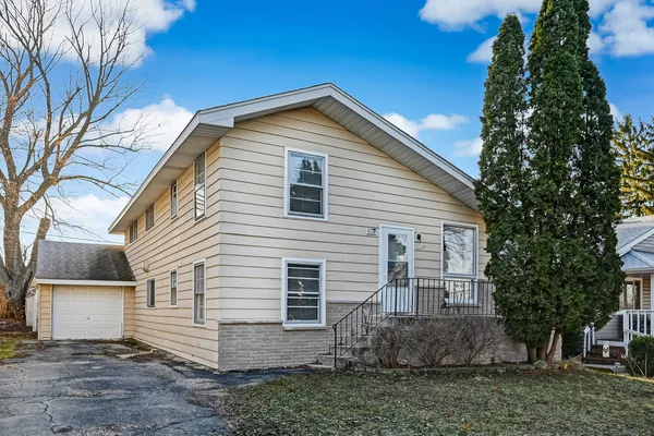 $315,000 | 1112 Adams Avenue, Wauconda, IL 60084