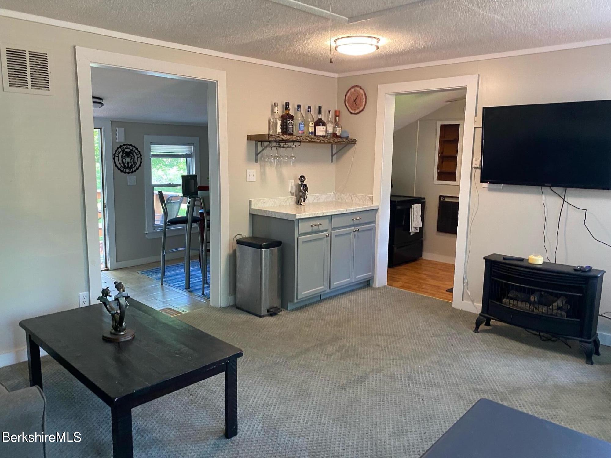 LR to dining area