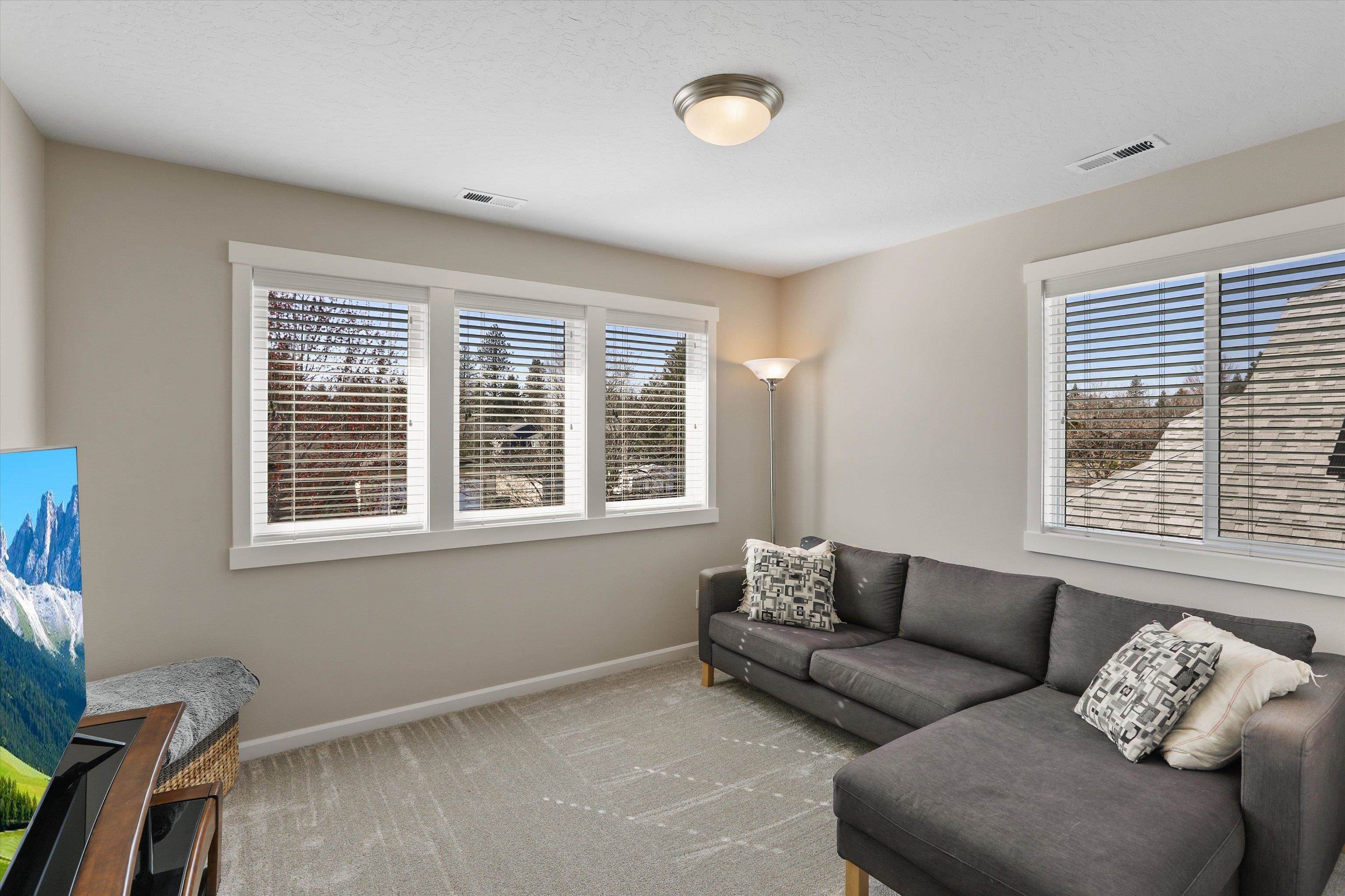 4213 South Cook Street Spokane, WA 99223 - Photo 9 of 39