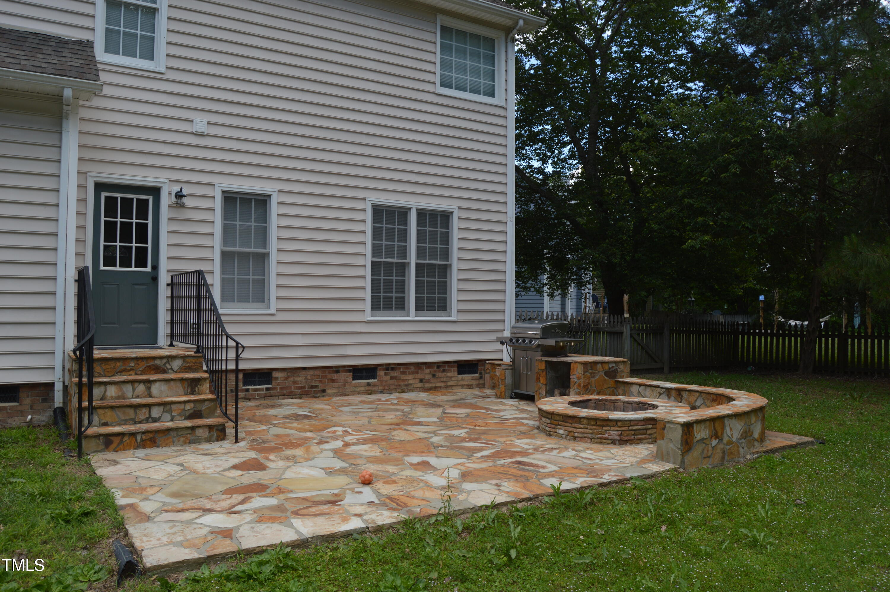 3401 Kensett Way Raleigh, NC 27616 - Photo 5 of 31 a view of a house with backyard and sitting area