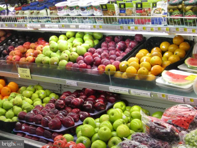 $479,000 | 10201 Grosvenor Place, Unit 1001, Rockville, MD 20852