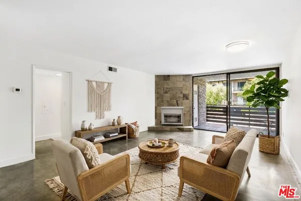 $4,200 | 11706 Montana Avenue, Unit 104, Los Angeles, CA 90049