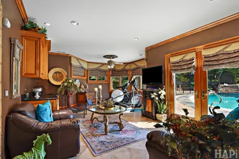 $2,495,000 | 1 Pacer Trail, South Barrington, IL 60010