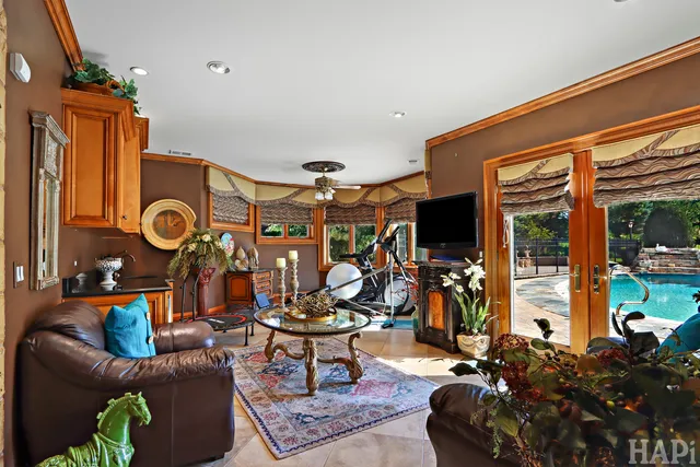 $2,495,000 | 1 Pacer Trail, South Barrington, IL 60010