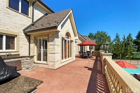$2,495,000 | 1 Pacer Trail, South Barrington, IL 60010