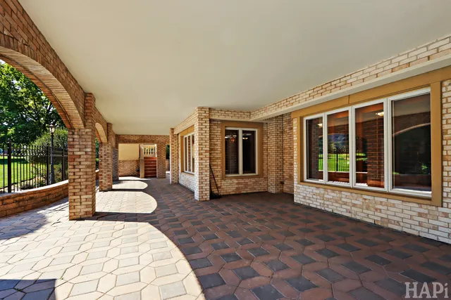 $2,495,000 | 1 Pacer Trail, South Barrington, IL 60010