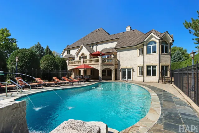 $2,495,000 | 1 Pacer Trail, South Barrington, IL 60010