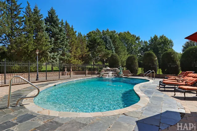 $2,495,000 | 1 Pacer Trail, South Barrington, IL 60010