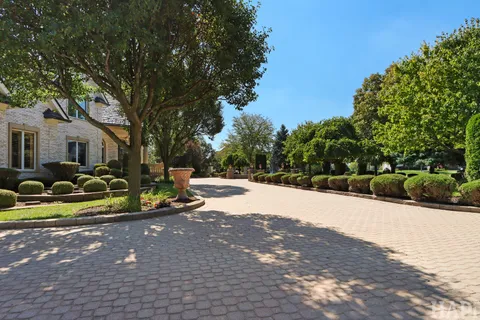 $2,495,000 | 1 Pacer Trail, South Barrington, IL 60010