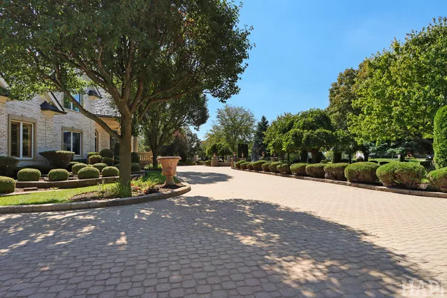$2,495,000 | 1 Pacer Trail, South Barrington, IL 60010