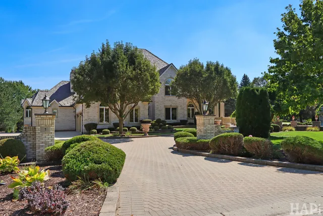 $2,495,000 | 1 Pacer Trail, South Barrington, IL 60010