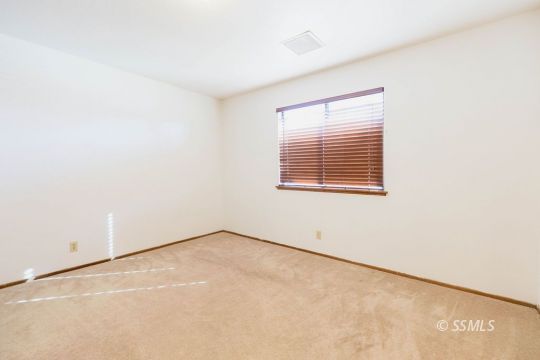 321 South Locust Street Ridgecrest, CA 93555 - Photo 23 of 30 an empty room with a window