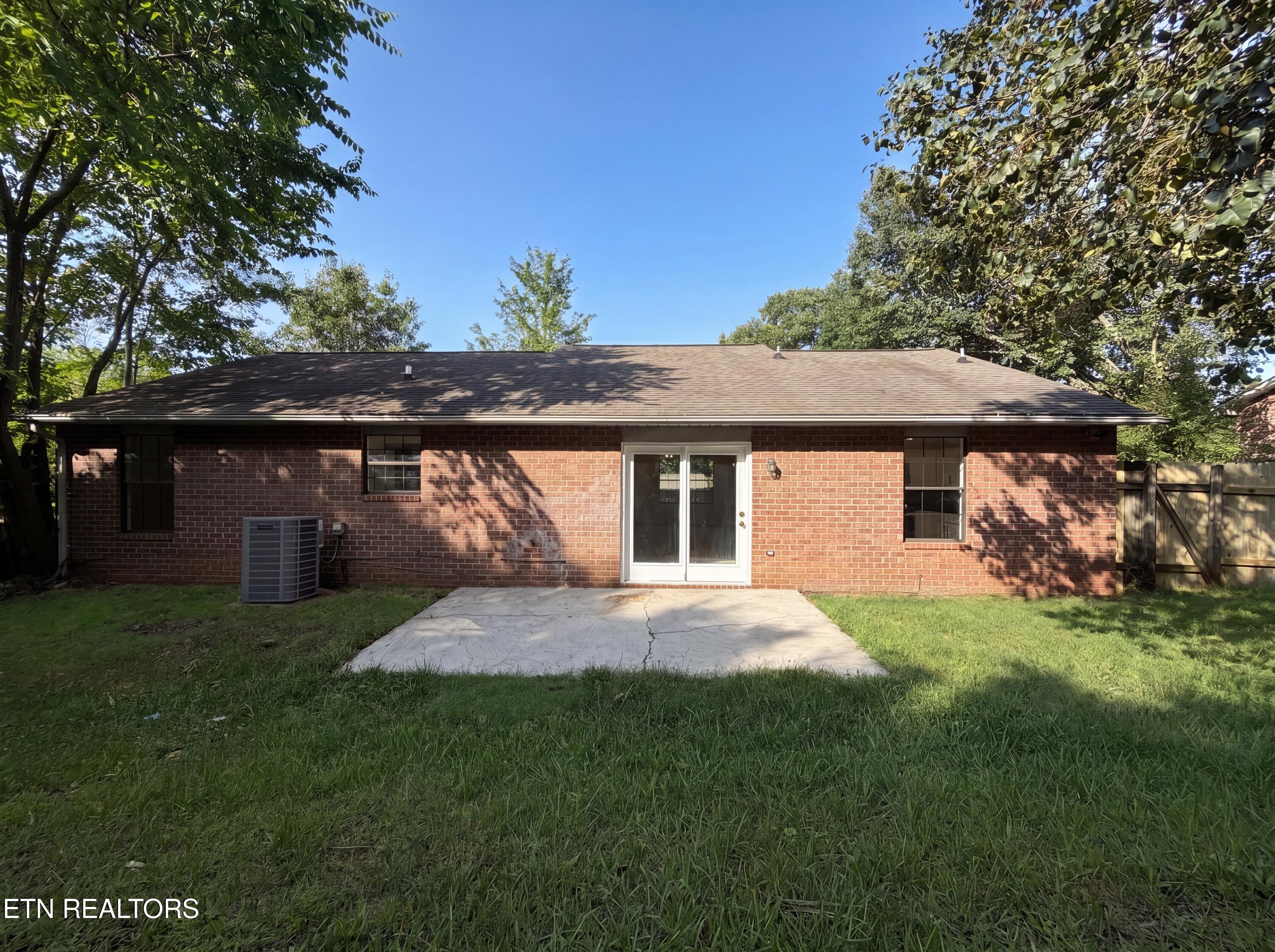 6018 Bridge Garden Road Knoxville, TN 37912 - Photo 5 of 17 photo_05