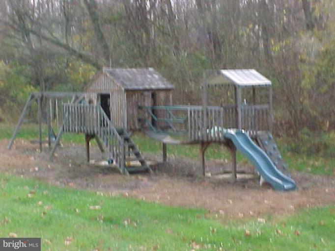 16223 Shaffer Road Sharpsburg, MD 21782 - Photo 5 of 20 Back yard