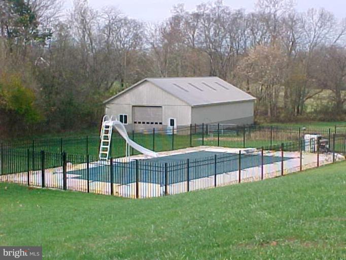 16223 Shaffer Road Sharpsburg, MD 21782 - Photo 9 of 20 Swimming Pool