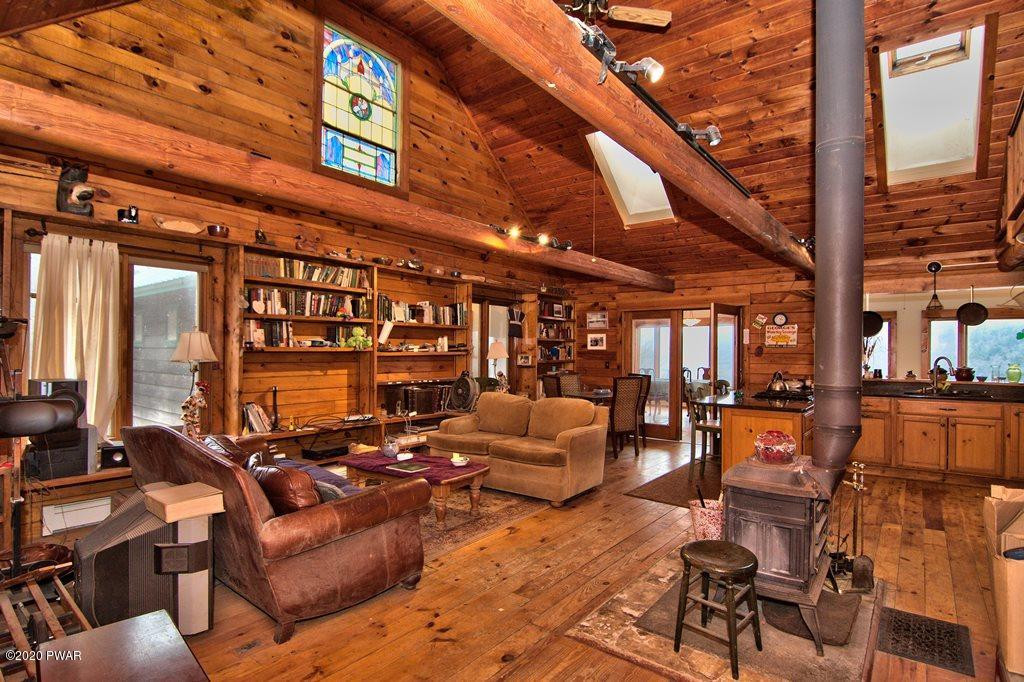 1020 Stockport Road Lake Como, PA 18437 - Photo 3 of 65 GREAT ROOM