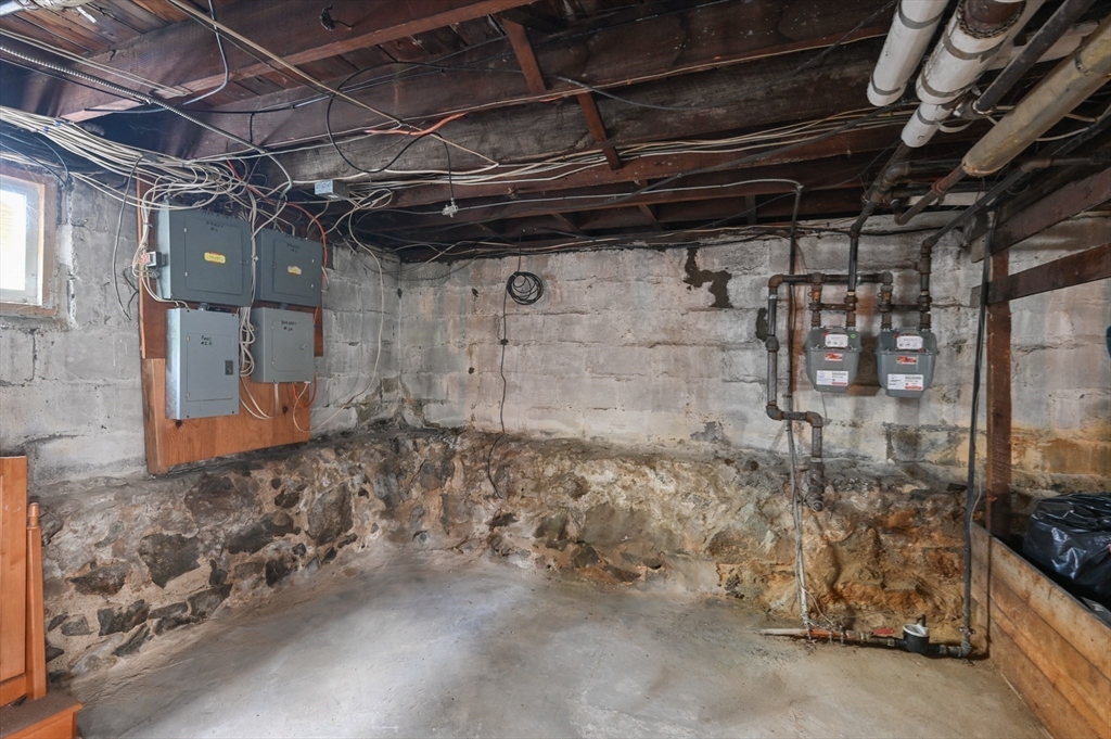 76 Windsor Road, Unit 1 Medford, MA 02155 - Photo 31 of 32 a view of a garage room