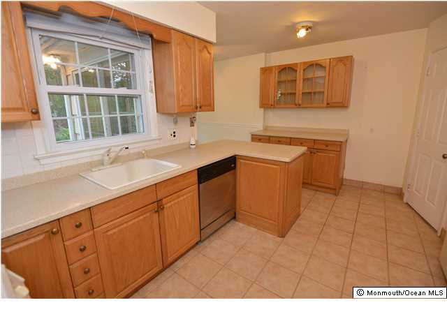 61 Dutch Lane Road Marlboro, NJ 07746 - Photo 9 of 24 Additional Photo