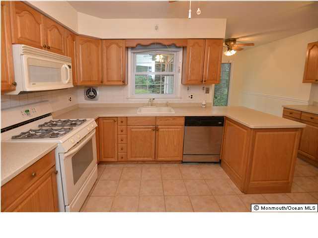 61 Dutch Lane Road Marlboro, NJ 07746 - Photo 10 of 24 Additional Photo