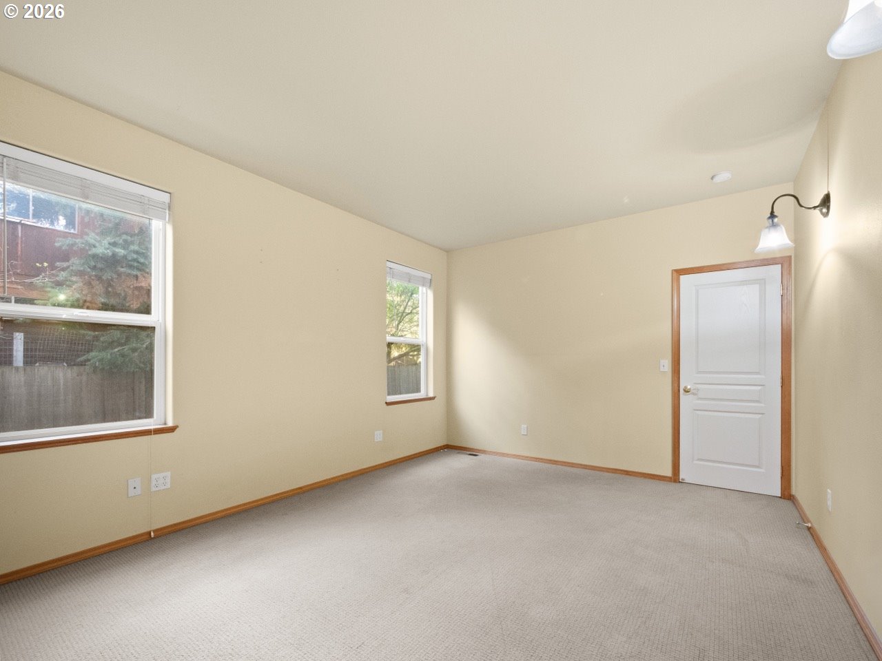 1101 B Avenue La Grande, OR 97850 - Photo 17 of 35 an empty room with a window