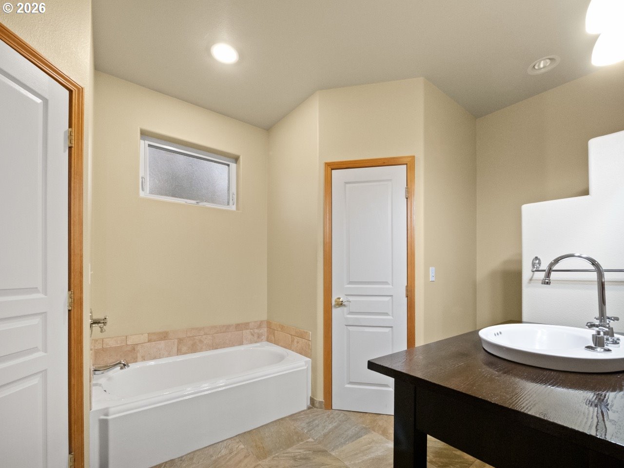 1101 B Avenue La Grande, OR 97850 - Photo 18 of 35 a bathroom with a sink a bathtub and a mirror
