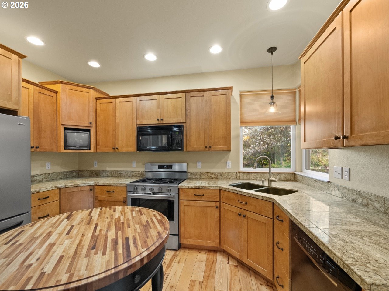 1101 B Avenue La Grande, OR 97850 - Photo 8 of 35 a kitchen with appliances a sink and cabinets