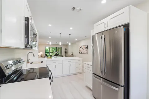 $129,900 | 52 Stratford Lane West, Unit F, Boynton Beach, FL 33436