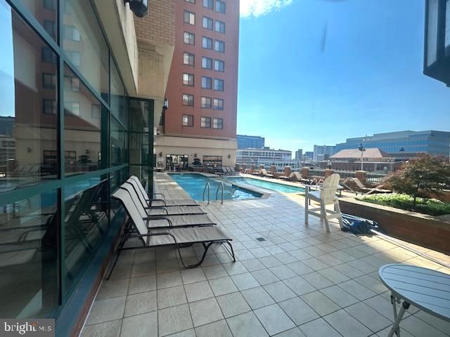 414 Water Street, Unit 2011 Baltimore, MD 21202 - Photo 18 of 25 Outdoor Pool