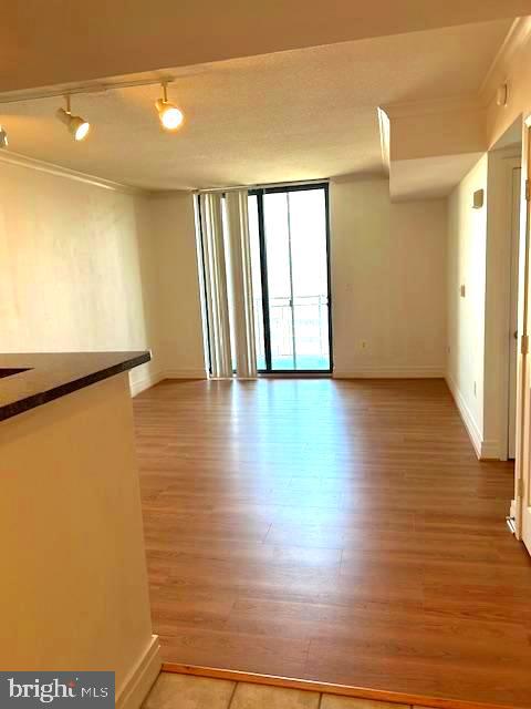 414 Water Street, Unit 2011 Baltimore, MD 21202 - Photo 8 of 25 Living/Dinning