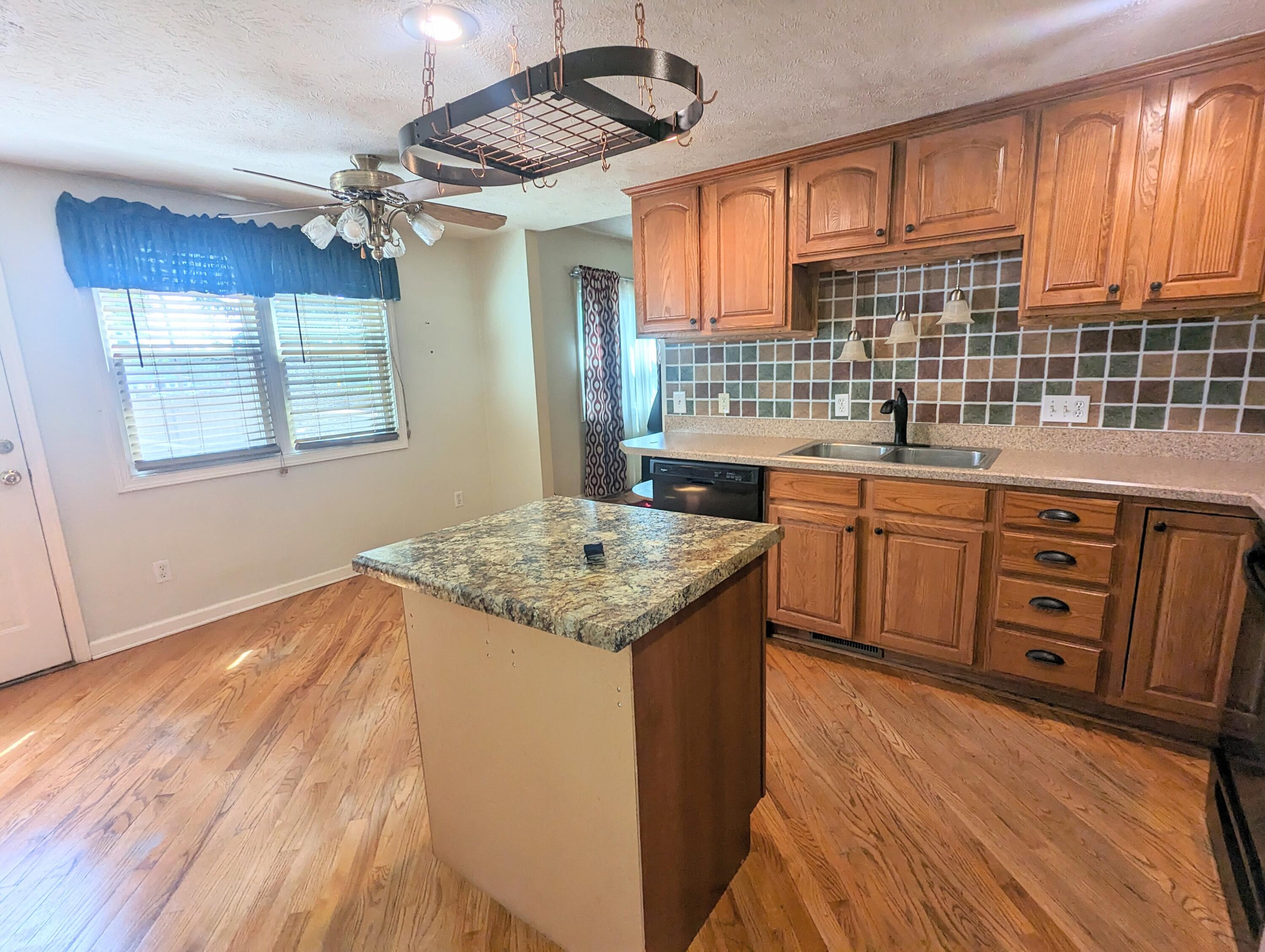 155 Jericho Road Battle Creek, MI 49014 - Photo 10 of 46 PXL_20240513_190550576~2