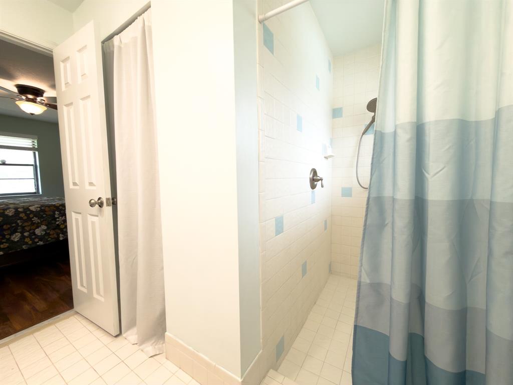 4941 Southwest 10th Street Margate, FL 33068 - Photo 26 of 56 Primary bathroom