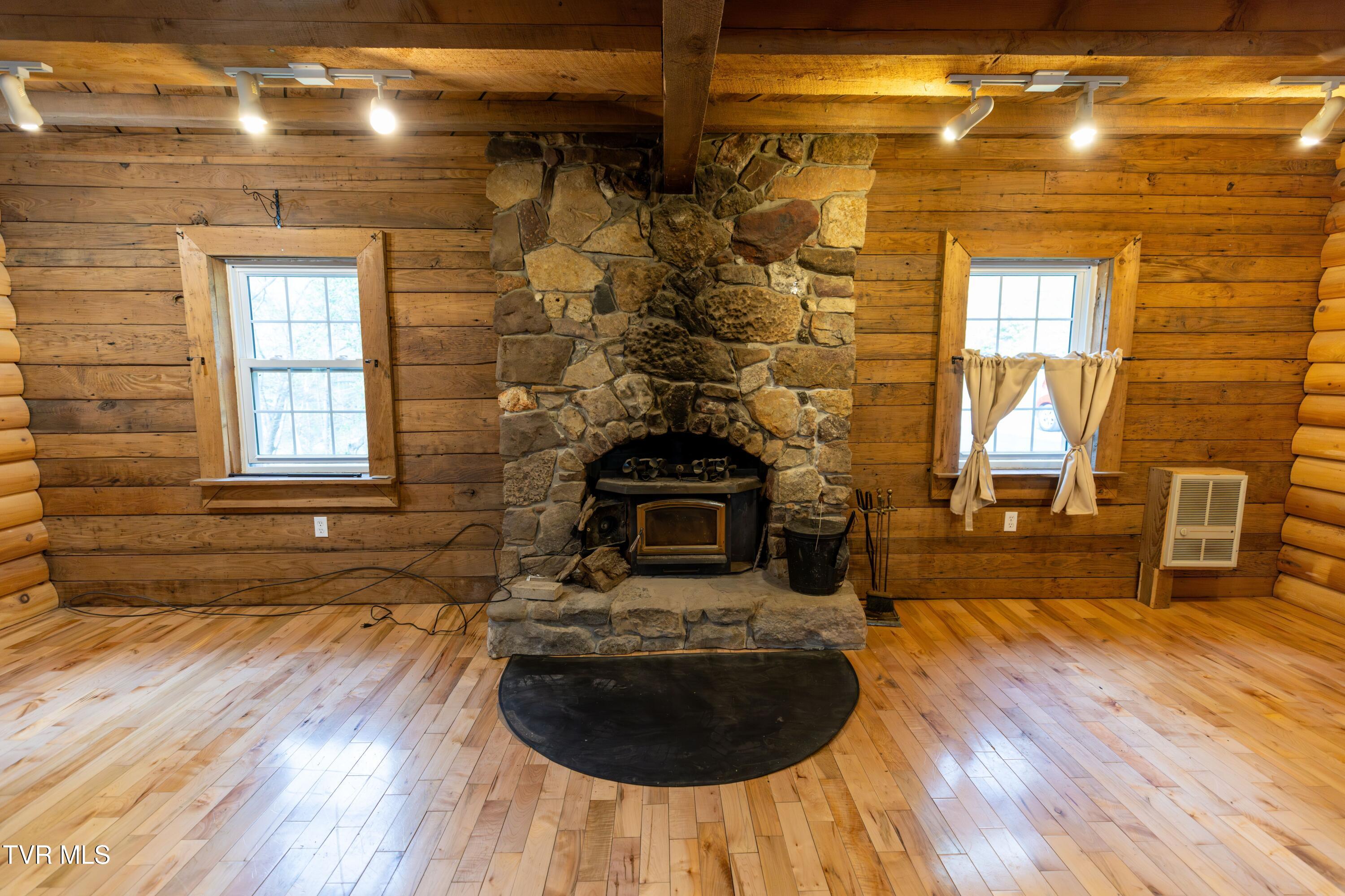 1128 Deer Meadow Road Raven, VA 24639 - Photo 13 of 45 IRCSFFYw