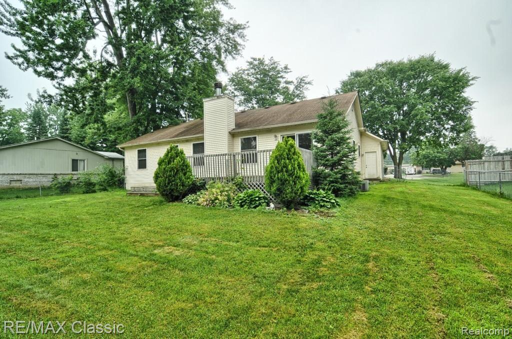 19778 Merriman Road Livonia, MI 48152 - Photo 26 of 27 Backyard.jpg