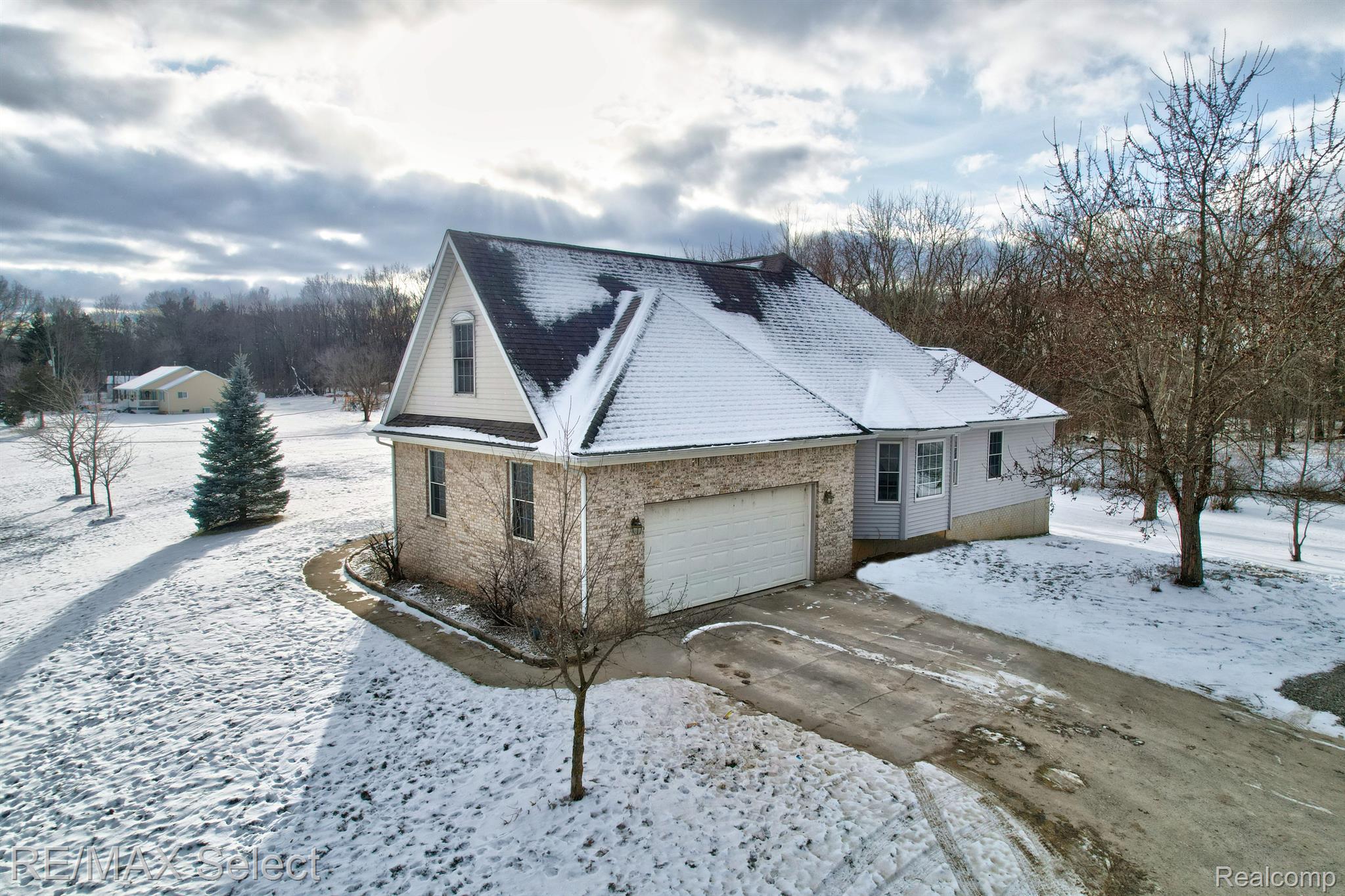 14088 North Hogan Road Linden, MI 48451 - Photo 3 of 33 Gallery Image 3