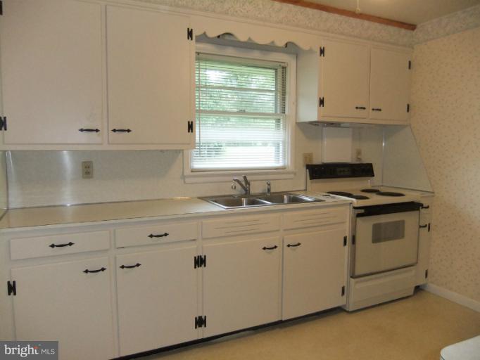 1942 Day Road Hagerstown, MD 21740 - Photo 12 of 29 Kitchen