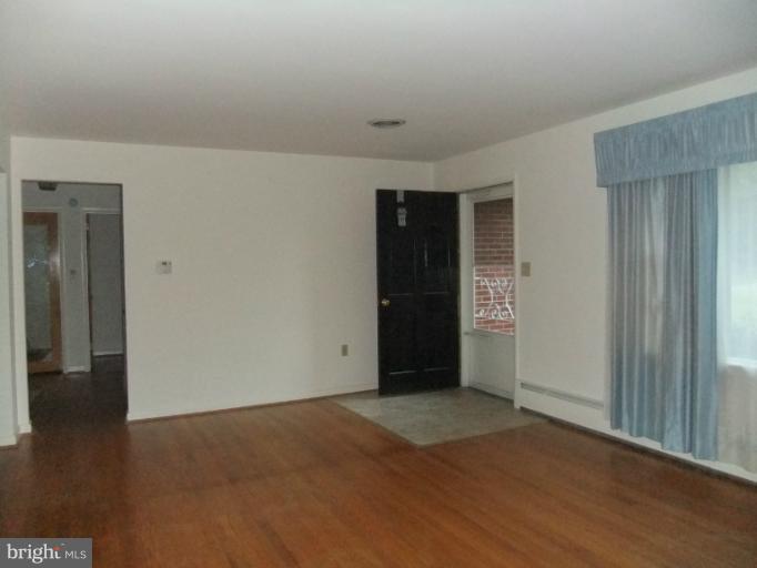 1942 Day Road Hagerstown, MD 21740 - Photo 6 of 29 Living Room