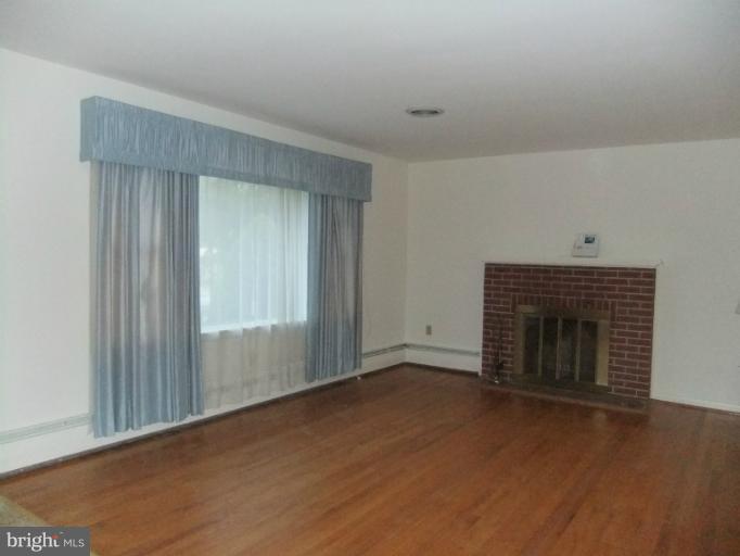 1942 Day Road Hagerstown, MD 21740 - Photo 7 of 29 Living Room