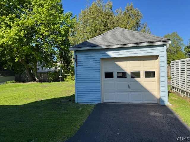 526 Broadway Street Oneida, NY 13421 - Photo 5 of 35 1 car garage w/ door opener