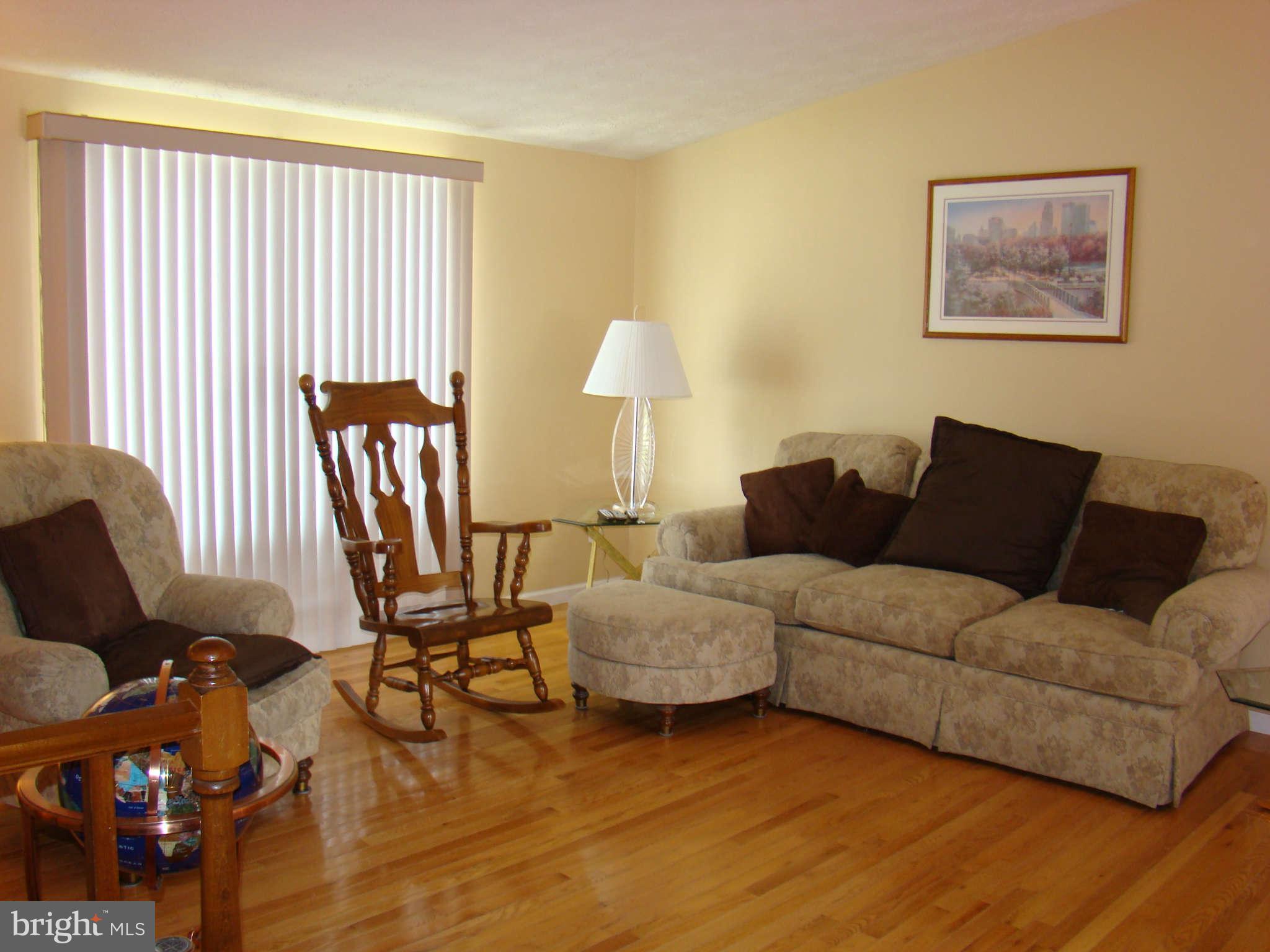 8547 Winands Road Randallstown, MD 21133 - Photo 6 of 19 Living Room