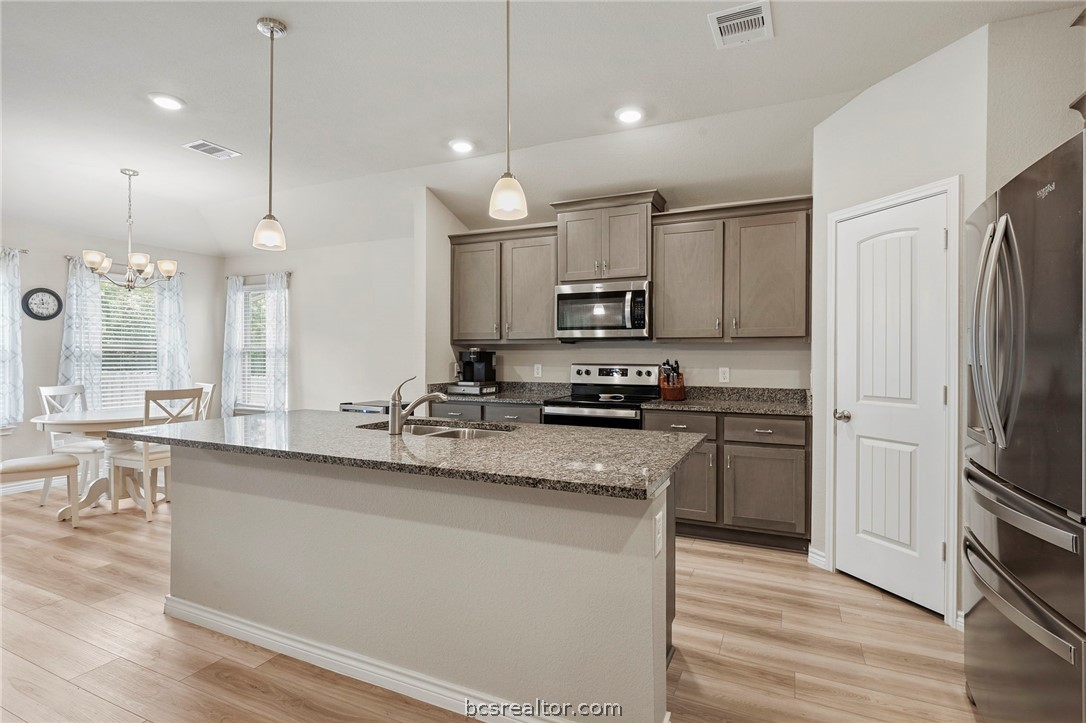 2042 Rock Rdg Avenue Bryan, TX 77807 - Photo 7 of 25