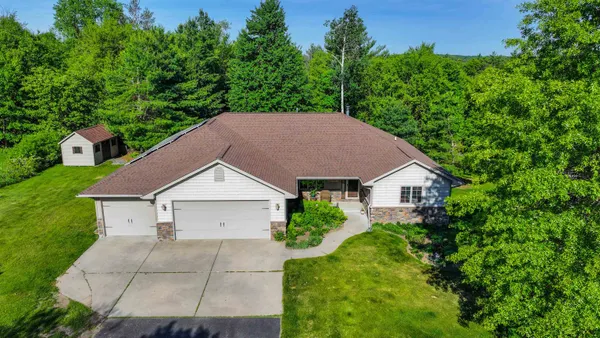 $625,000 | E3093 High Point Ridge, Waupaca, WI 54981
