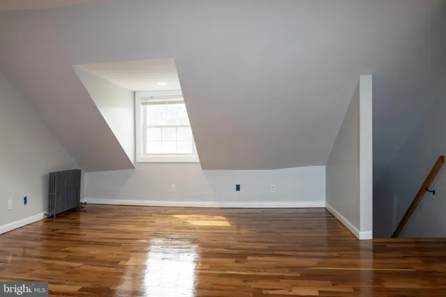 a view of backyard with tub and seating space
