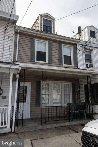 a building that has a lot of windows