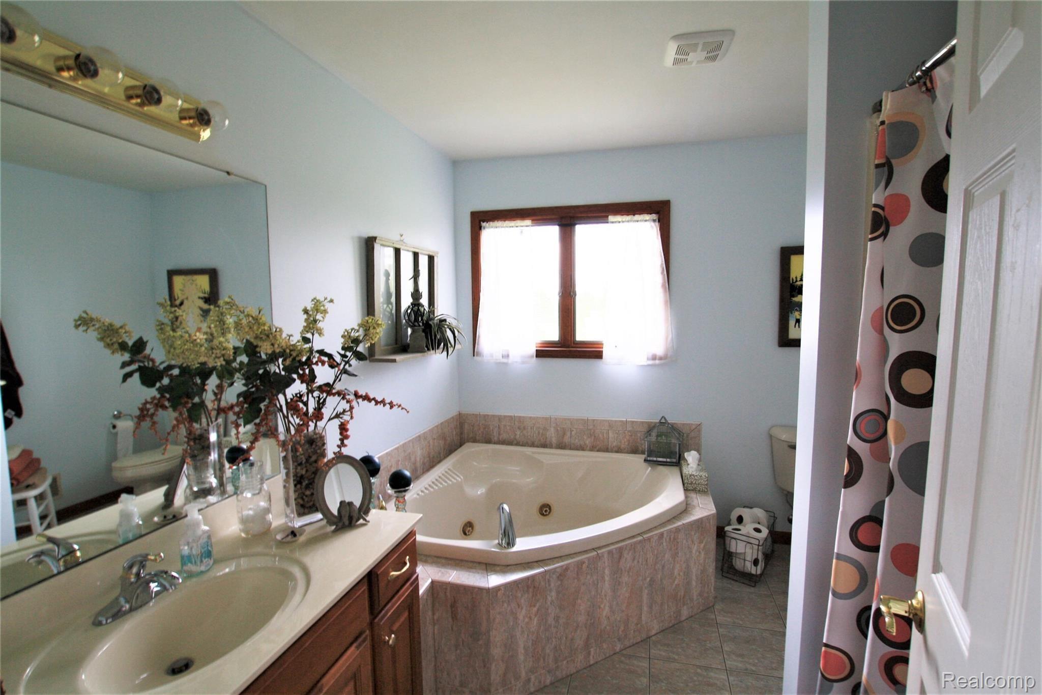 1025 Seymour Road Flint, MI 48532 - Photo 13 of 21 IMG_1097.JPG