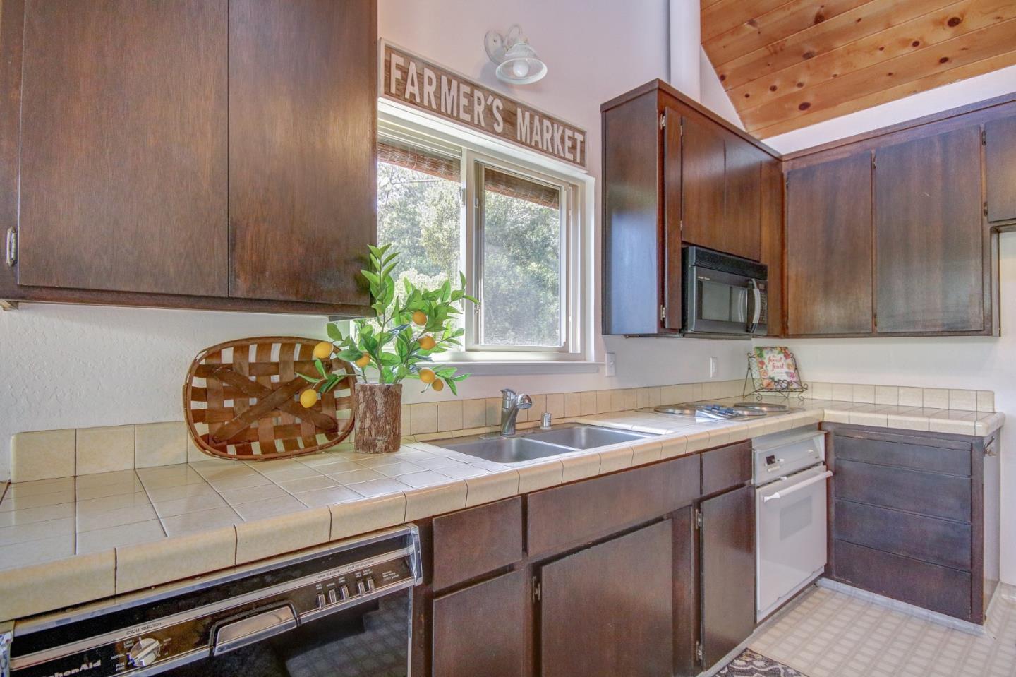 1972 Cox Road Aptos, CA 95003 - Photo 36 of 52 Gallery Image 36