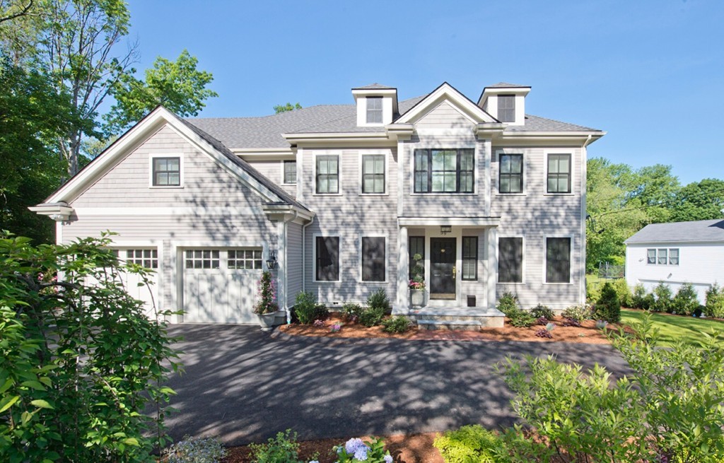 39 Middleby Road Lexington, MA 02421 - Photo 2 of 29 a front view of a house with yard and green space