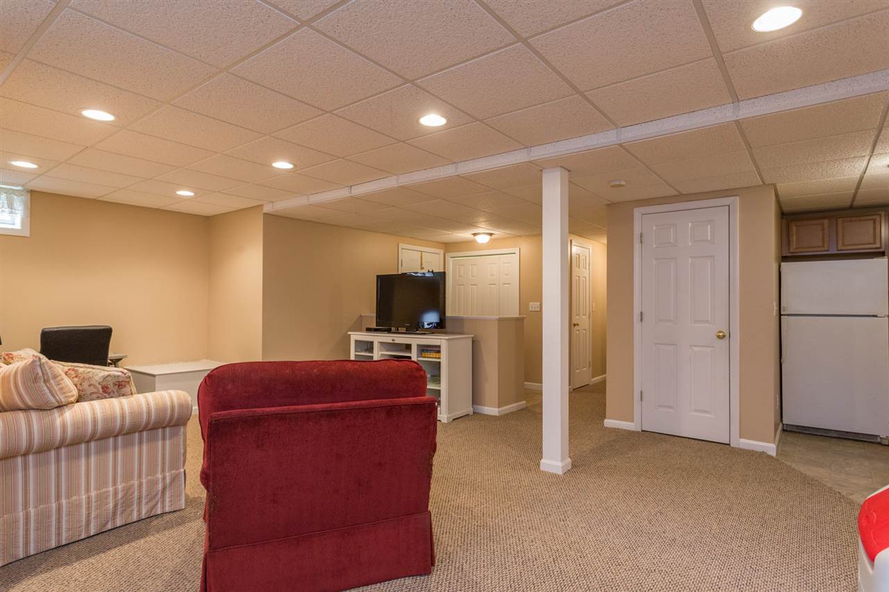505 Chases Grove Road Derry, NH 03038 - Photo 25 of 38
