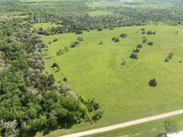 $249,500 | 6 Hunt Lane, Waelder, TX 78959