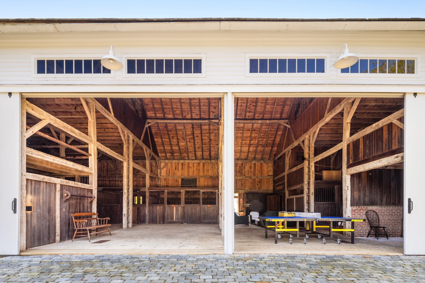 41 Cobbs Hill Road Chilmark, MA 02535 - Photo 32 of 46 a view of a building with a patio