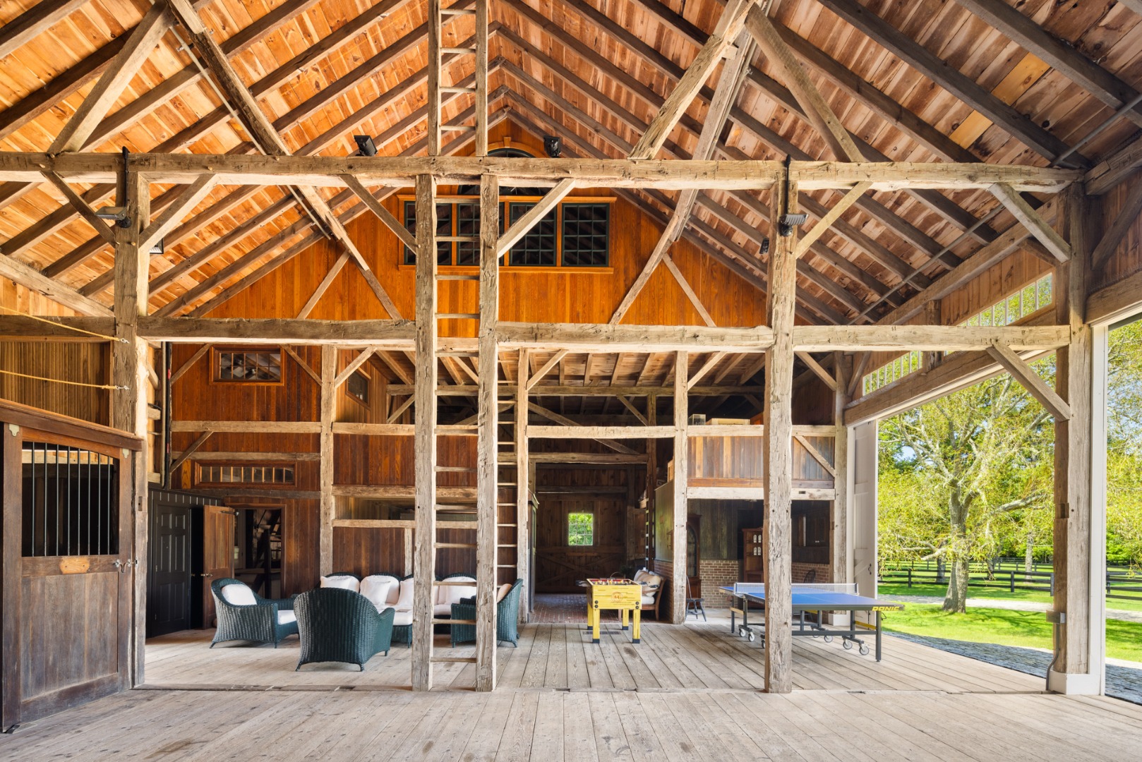 41 Cobbs Hill Road Chilmark, MA 02535 - Photo 33 of 46 front view of a building with a porch